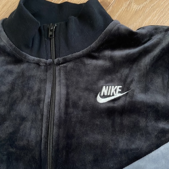 Nike velour crop jacket - Picture 2 of 4